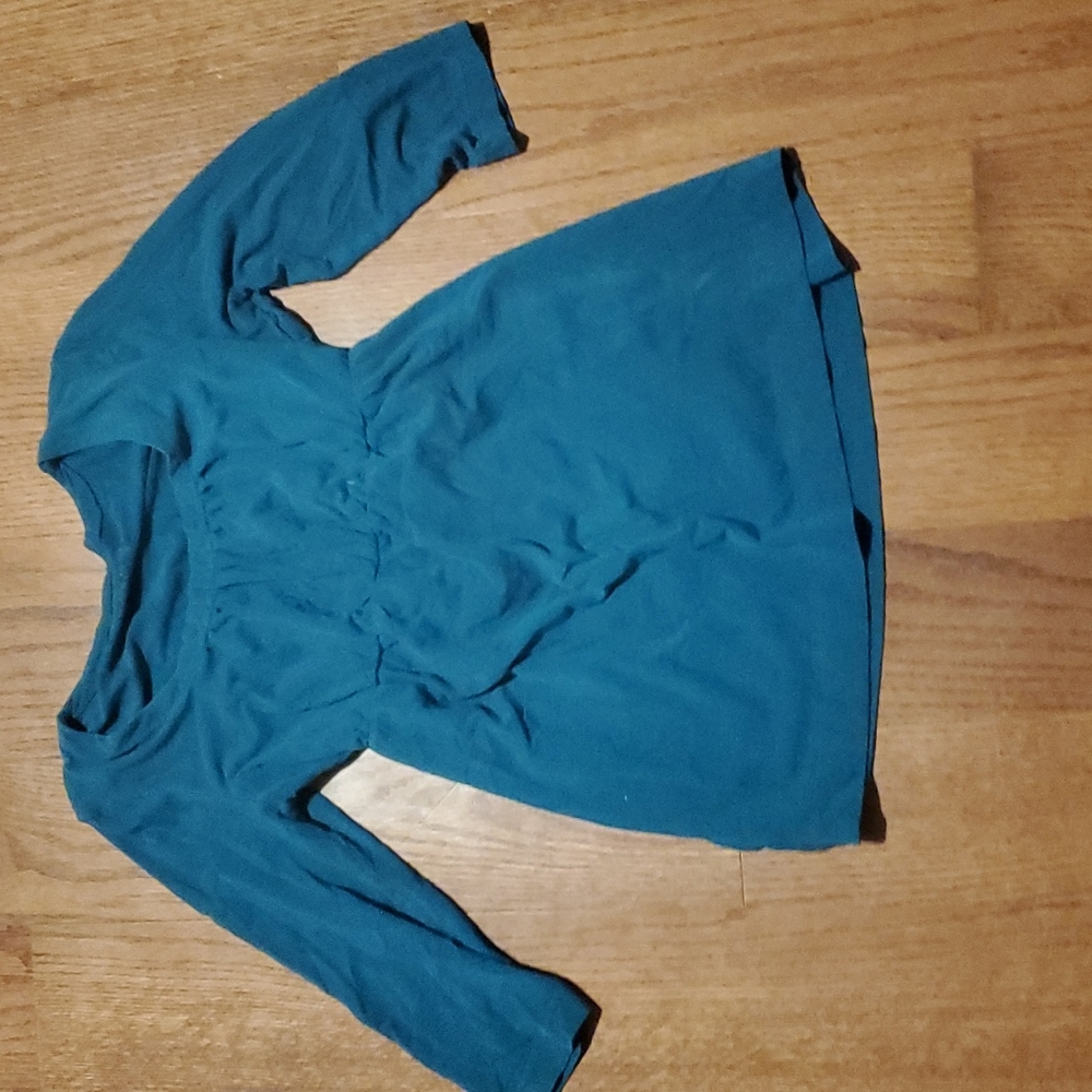 Size M maternity shirt